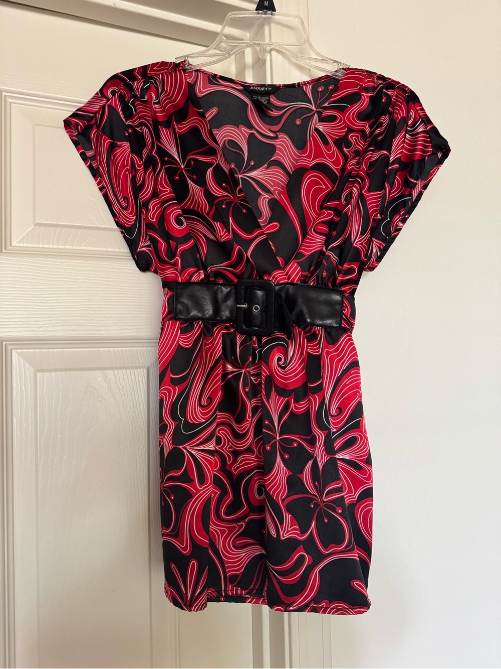 vintage 2000s Anxiety Cafe brand red and black abstract print short sleeve med